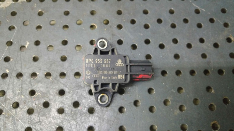 Senzor impact dreapta fata audi a4 b7 8e 8p0955557