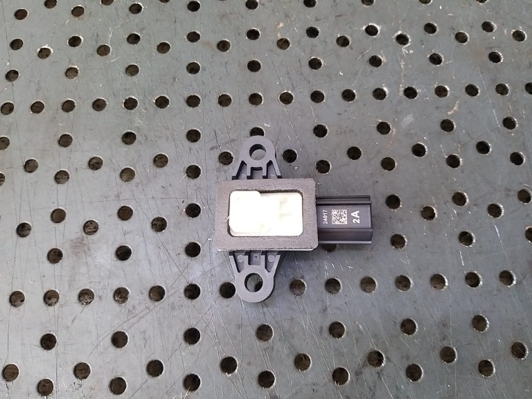 Senzor impact dreapta fata land rover range rover discovery 5 l462 ck5214c676aa