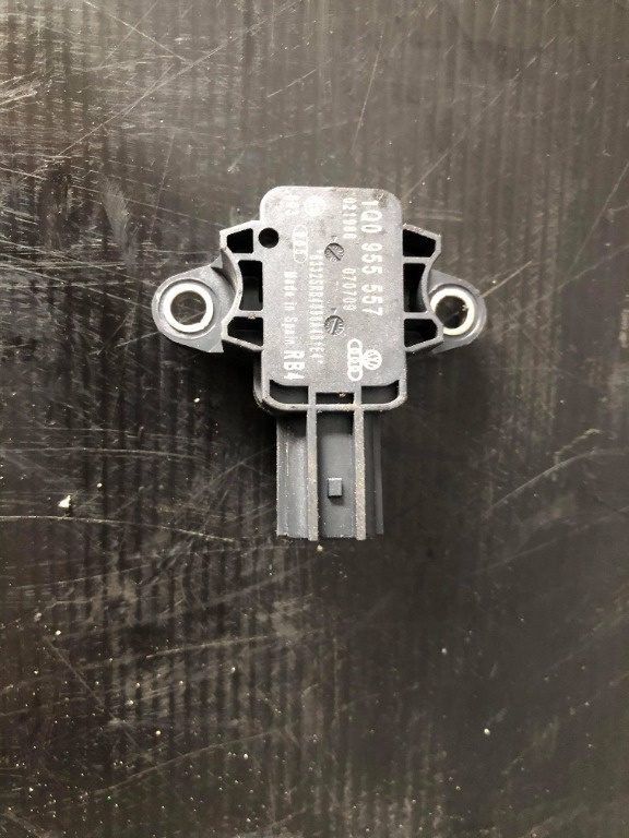 Senzor impact dreapta fata vw polo 6r 1q0955557
