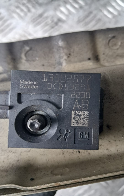 Senzor impact fata 13502577 Opel Astra J