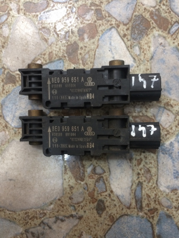 Senzor impact fata Audi A4 B7 [2004 - 2008] Avant wagon 5-usi 2.0 multitronic (131 hp) 2.0 - ALT