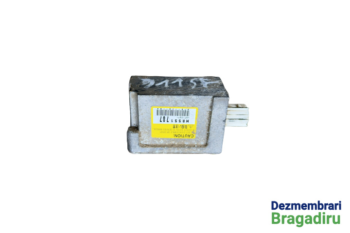 Senzor impact lateral fata stanga Cod: MR551787 Mitsubishi Pajero 3 [1999 - 2003] SUV 5-usi 3.2 DI-D AT (165 hp) Cod motor 4M41