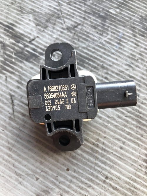 Senzor impact mercedes m-class w166 a1668210351