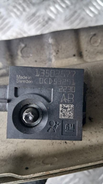 Senzor impact Opel Astra J an 2011 cod 13502577