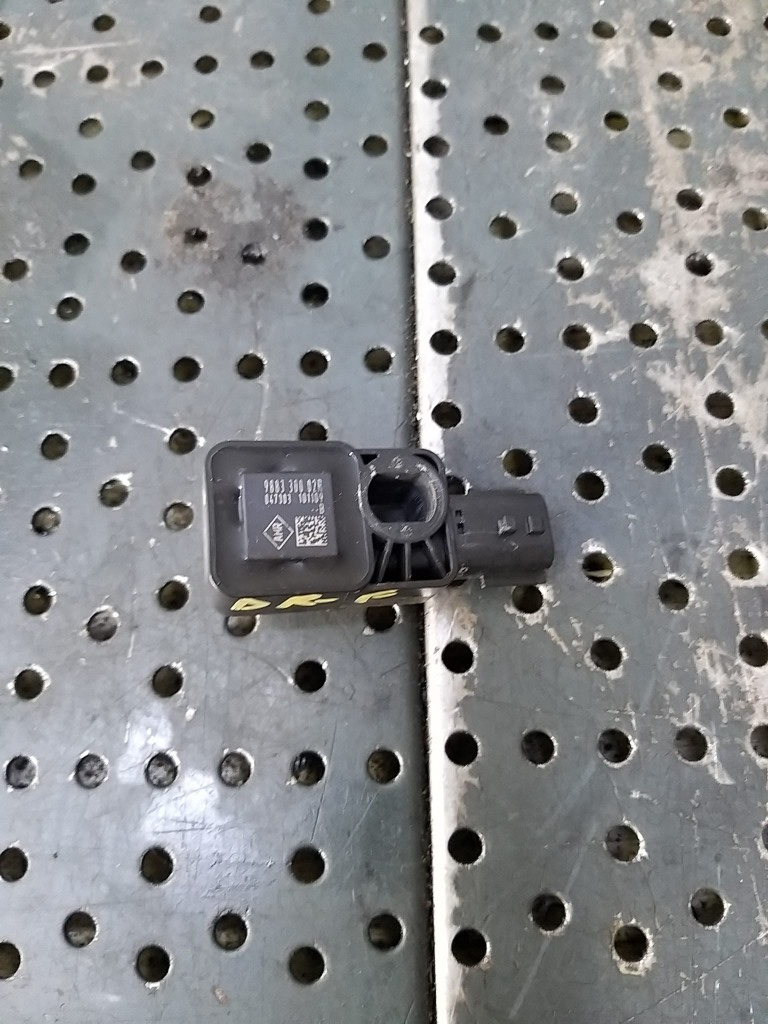 Senzor impact renault megane 3 988330002r