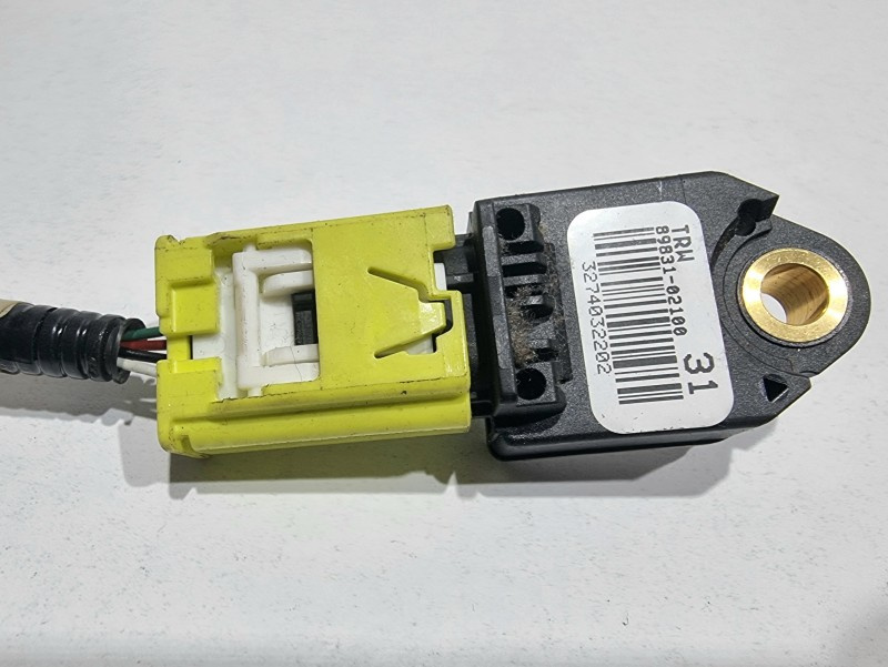 Senzor impact stanga / dreapta fata Toyota Avensis facelift (2012-2015) [T27] 89831-02100