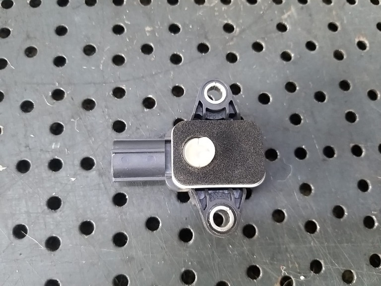 Senzor impact stanga fata audi a4 b7 8e 8p0955557