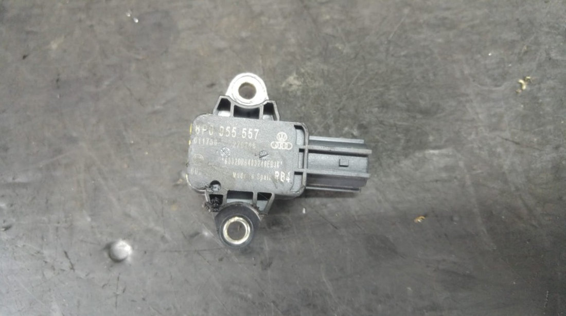 Senzor impact stanga fata audi a4 b7 8p0955557