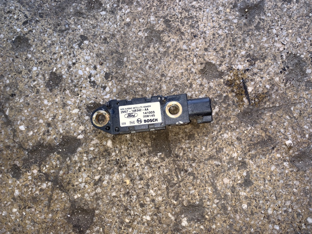 Senzor impact stanga Ford Focus [facelift] [2001 - 2007] Sedan 1.8 TDCi MT (115 hp) (DFW) Ghia