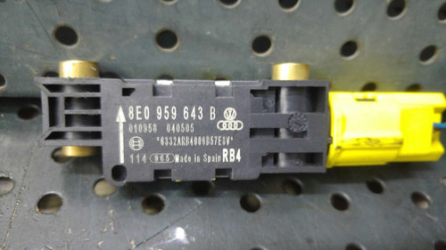 Senzor impact stanga spate audi a4 b7 8e 8e0959643b