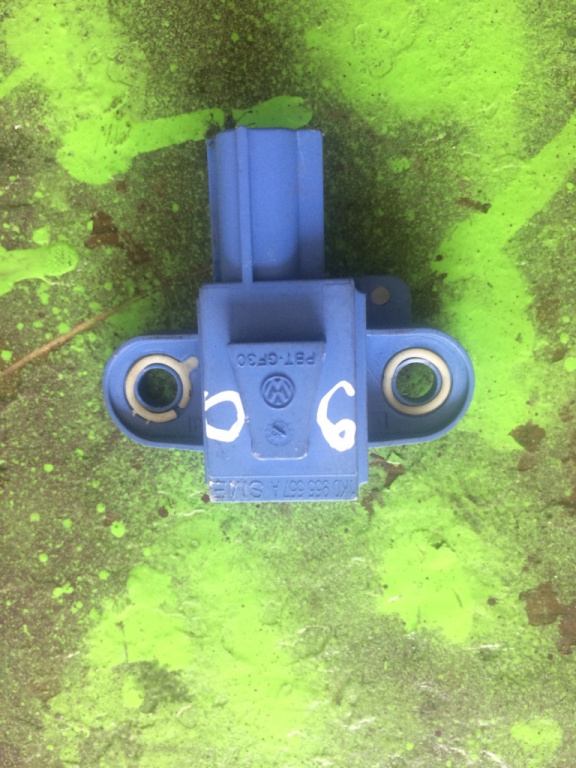 Senzor impact usa stanga fata Volkswagen VW Golf 5 [2003 - 2009] Hatchback 5-usi 2.0 TDI MT (140 hp) V (1K1) Cod motor BKD