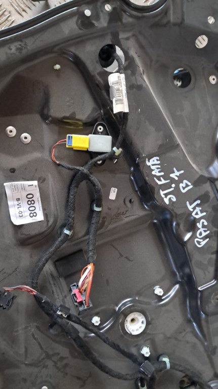 Senzor impact usa stanga fata Vw Passat B7 2.0 TDI cod motor CFG an de fabricatie 2012