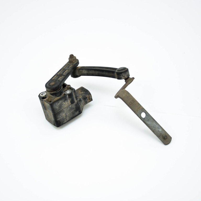 Senzor Nivel / Senzor Suspensie Mercedes-Benz Ml / M-Class (W164) 2005-2011 Ml 320 Cdi 4-Matic (164.122) Om 642.940 Motorina Spate Stanga A0105427717, A1643201132