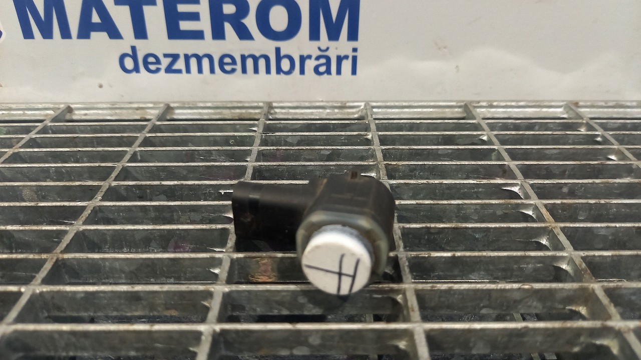 SENZOR PARCARE FATA AUDI A8 - - (2010 2013)