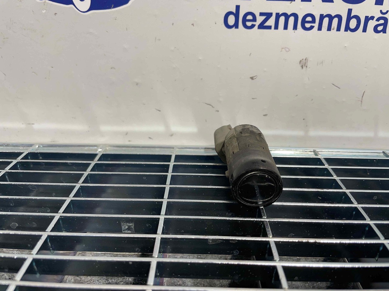 SENZOR PARCARE FATA BMW SERIA 5 E 60 - - (2004 2007)