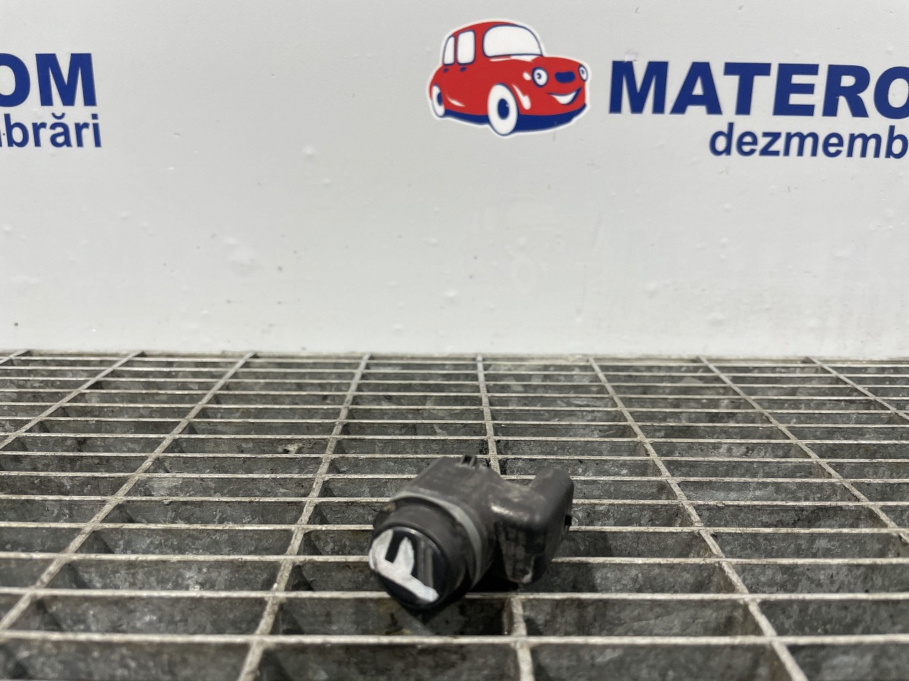 SENZOR PARCARE FATA BMW SERIA 5 E 60 - - (2007 2010)