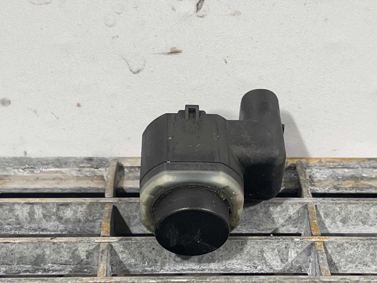 SENZOR PARCARE FATA BMW SERIA 5 F 10 - - (2010 2014)