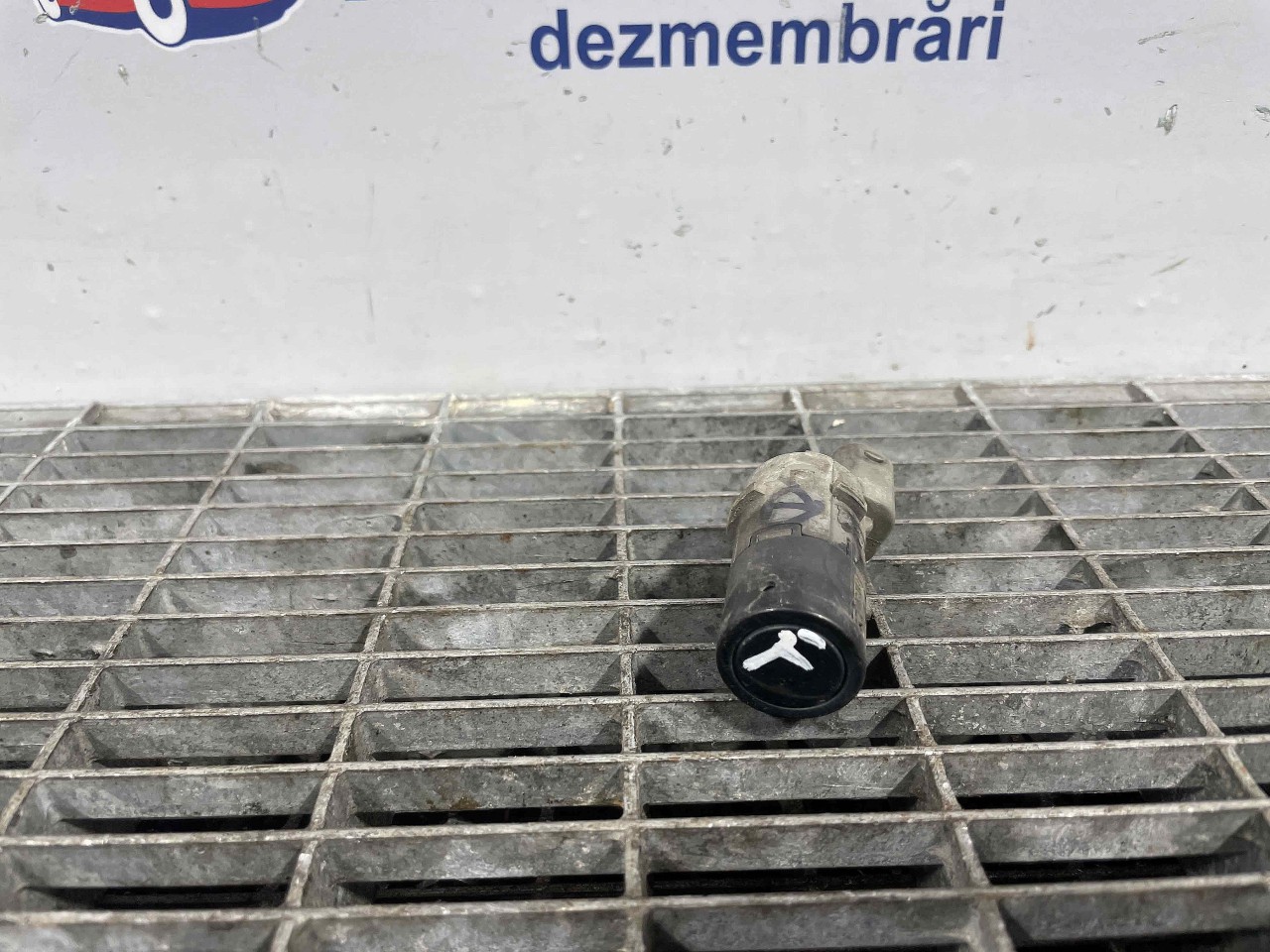 SENZOR PARCARE FATA BMW SERIA 7 E 66 - -