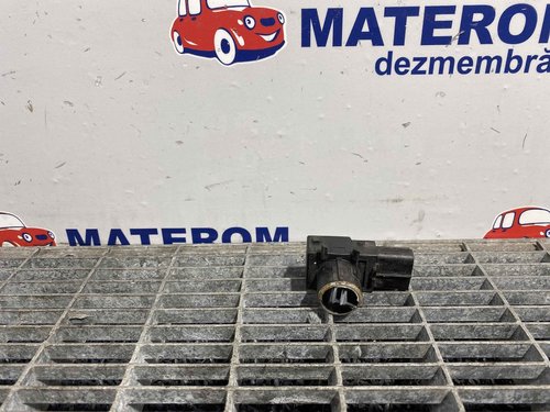SENZOR PARCARE FATA TOYOTA PRIUS - - (2009 2015)