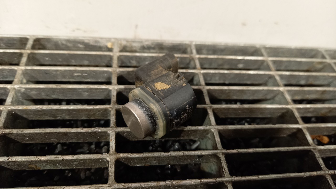 SENZOR PARCARE SPATE BMW SERIA 7 F 01 - - (2013 2015)