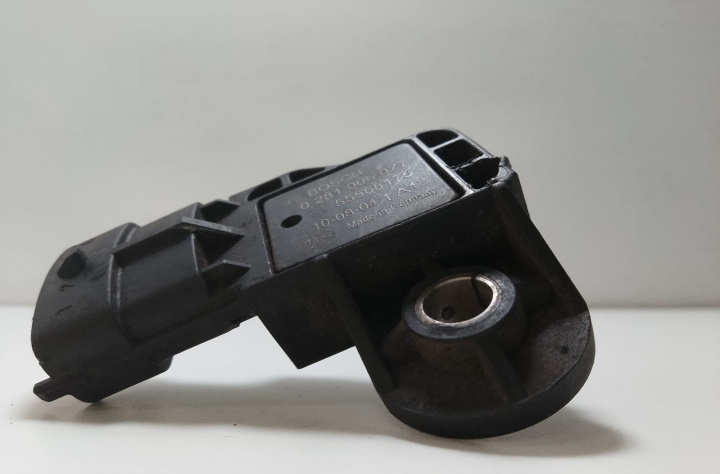 Senzor Presiune 0281006077 / 55568175 Opel Astra J [2009 - 2012]
