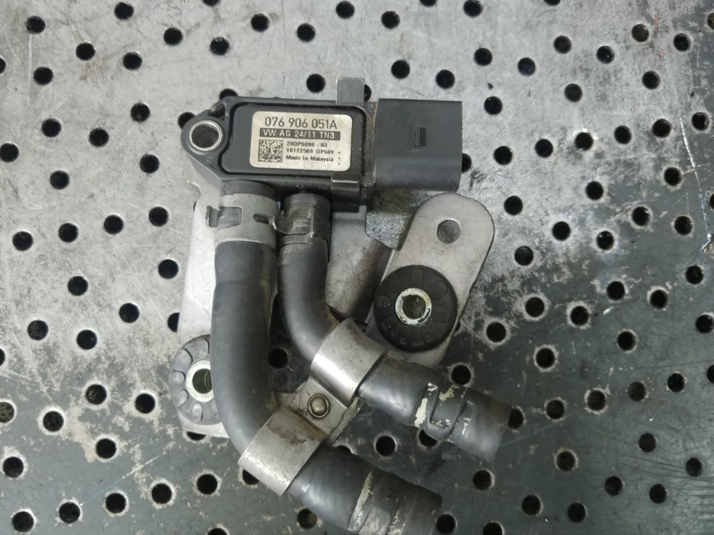 Senzor presiune 2.0 tdi bmp bmn audi a3 8p vw passat b6 golf 5 jetta 076906051a