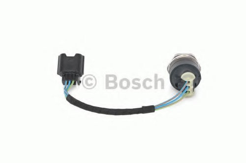 Senzor, presiune combustibil JAGUAR XJ (NNA, X35, J12, J24) (2009 - 2016) BOSCH 0 261 545 047 piesa ...
