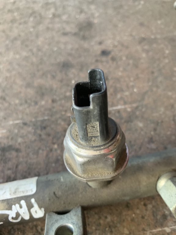 Senzor presiune combustibil Peugeot Partner [facelift] [2002 - 2012] Minivan Combispace (5F) (DW10TD)