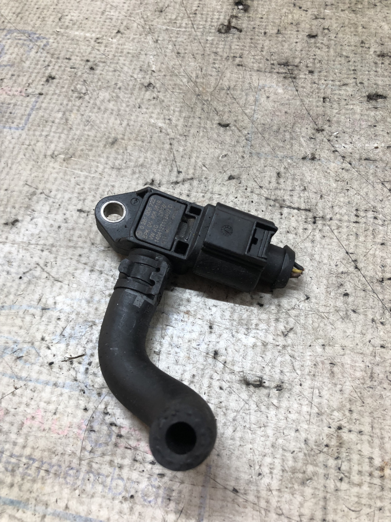 Senzor presiune gaze evacuare Skoda Octavia 3 2.0 2015, 04L906051B