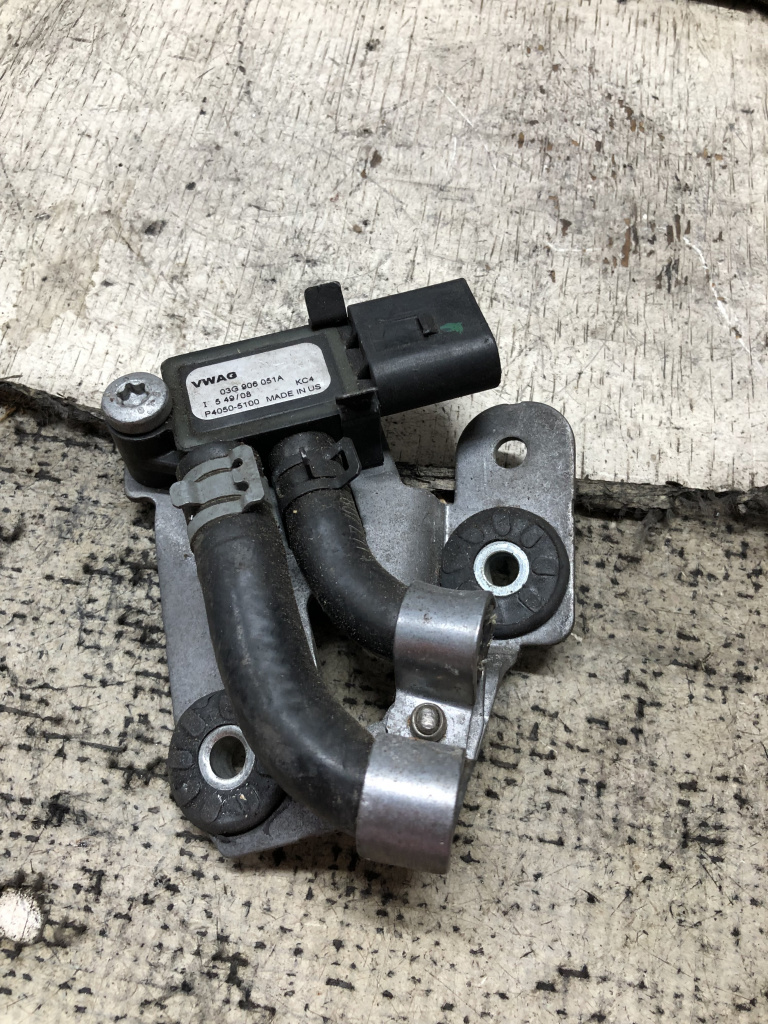 Senzor presiune gaze evacuare Volkswagen Golf 5 2006, 03G906051A