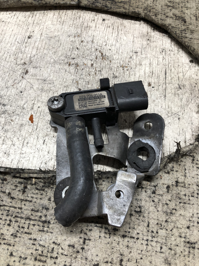Senzor presiune gaze evacuare Volkswagen Golf 5 2005, 076906051A