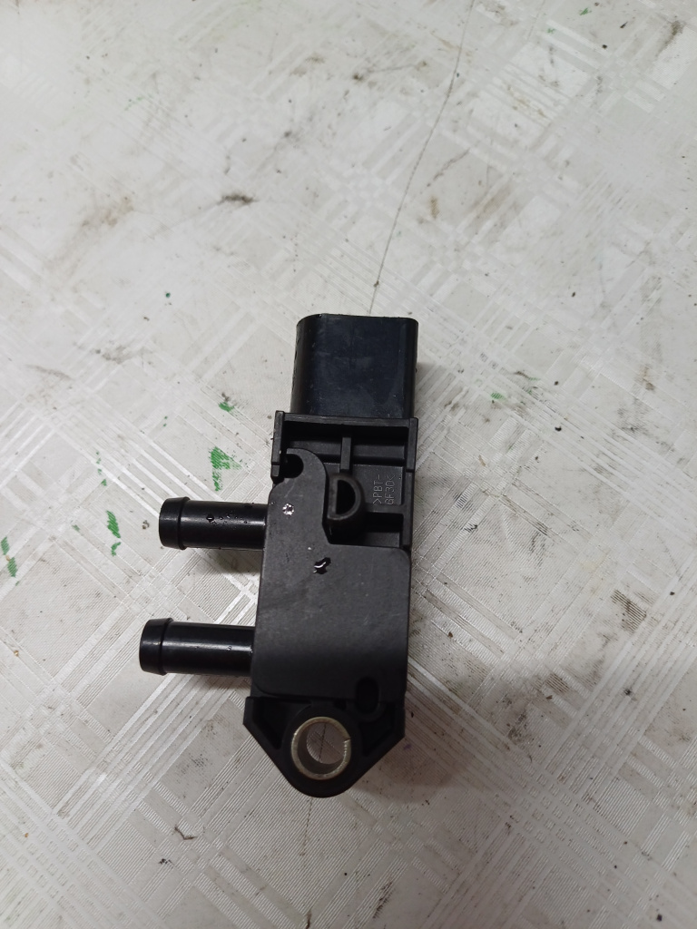 Senzor presiune gaze evacuare Volkswagen Passat B8 2.0 Motorina 2016, 03L906051B