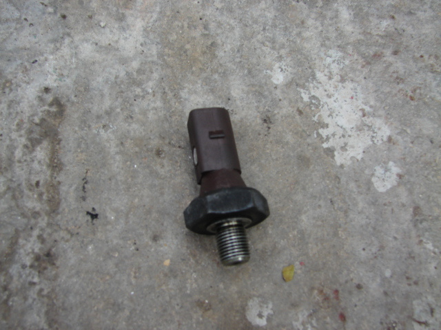 Senzor presiune ulei Audi A4 B6 [2000 - 2005] Sedan 1.9 TDI 5MT (130 hp) 1.9 TDI AWX