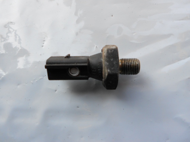 SENZOR PRESIUNE ULEI COD 06A919081E SKODA OCTAVIA , VW NEW BEETLE ⭐⭐⭐⭐⭐