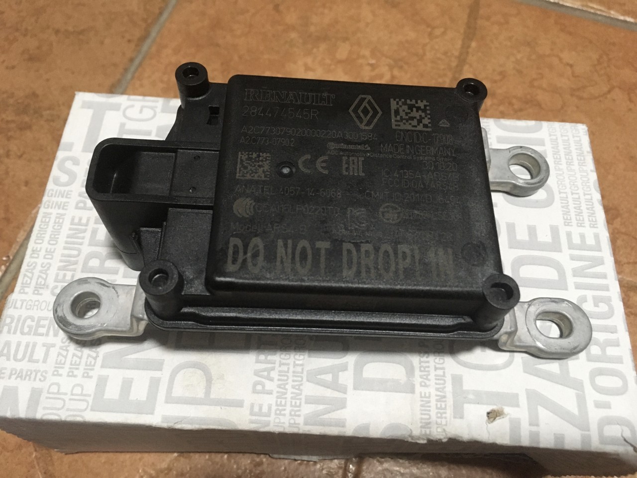 Senzor Radar - Renault Captur / Zoe 284476193R