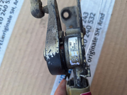 Senzor reglare nivel faruri suspensie spate Opel Astra K 13377865