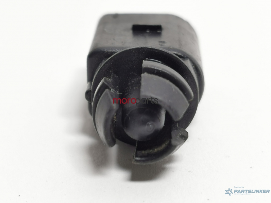 Senzor temperatura aer exterior VOLKSWAGEN GOLF V 1K1 2003 - 2009 VAG 8z0820335