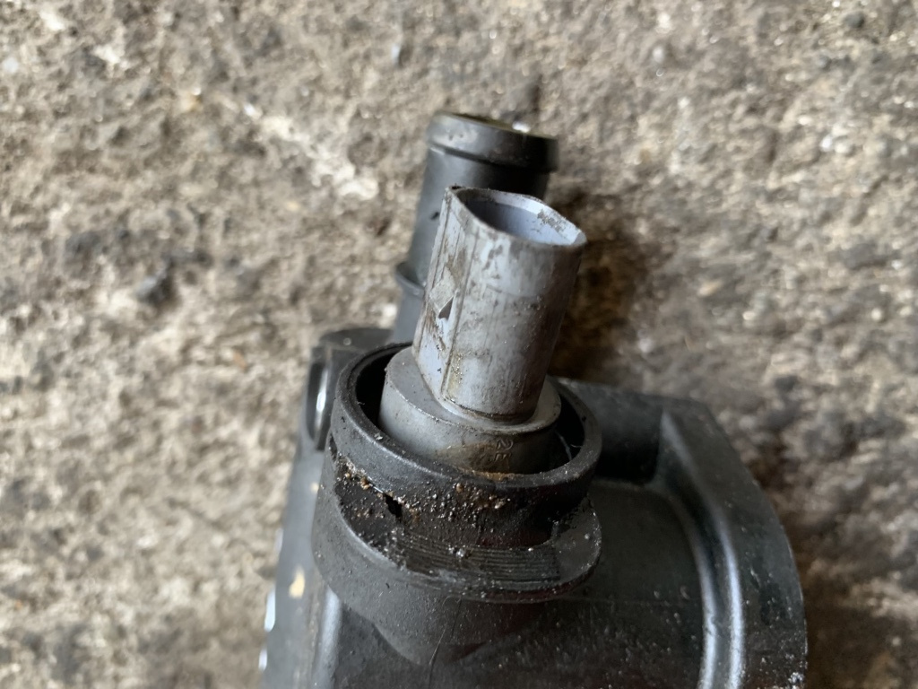Senzor temperatura apa Volkswagen VW Jetta 5 [2005 - 2011] Sedan 4-usi 2.0 TDI MT (140 hp) (1K2)