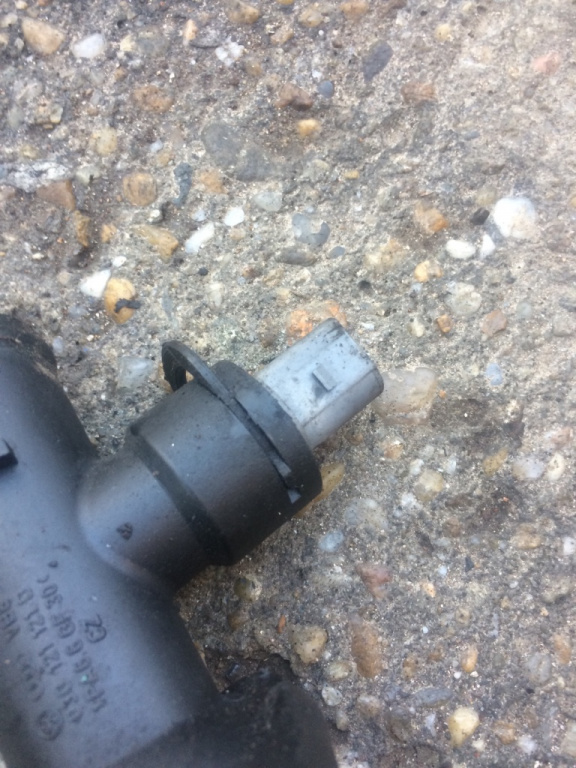 Senzor temperatura apa Volkswagen VW Passat B6 [2005 - 2010] Sedan 4-usi 2.0 TDI MT (140 hp) (3C2)