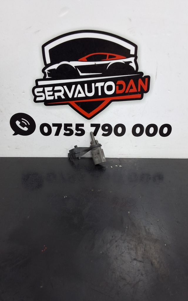 Senzor temperatura exterioara Audi A4 (2015-2019) [8W2, B9] 2.0 Motorina 2016, 8Z0820535A
