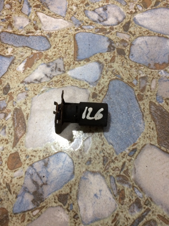 Senzor temperatura exterioara Volkswagen VW Golf 4 [1997 - 2006] Hatchback 3-usi 1.6 MT (105 hp) (1J1) 16V