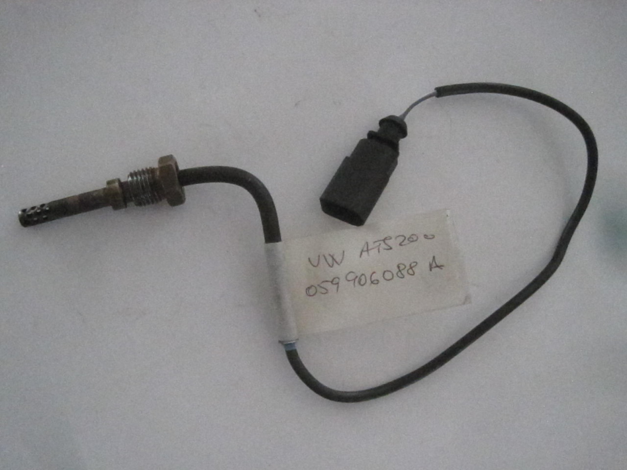 Senzor, temperatura gaze evacuare Numar OEM: 059 906 088 A