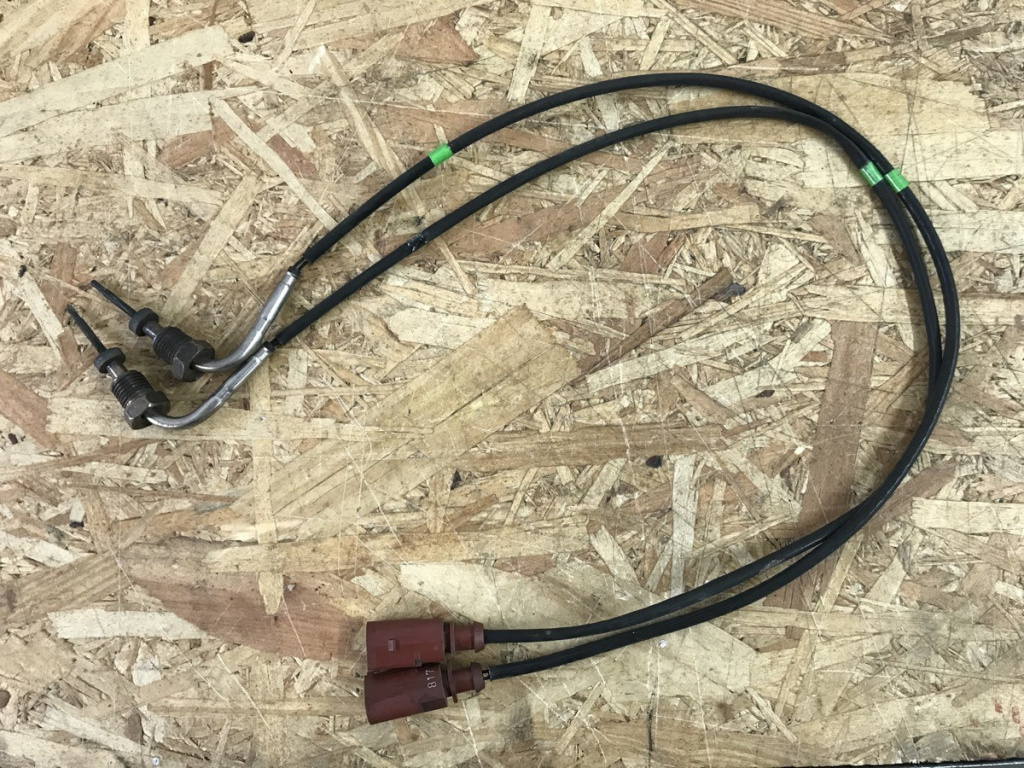 Senzor temperatura gaze VW Passat B8 2.0 TDI 190cp sedan 2017 (03L906088BH)