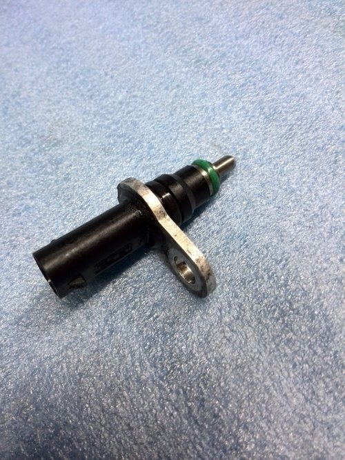 SENZOR TEMPERATURA MOTOR AUDI Q5 8R / A7 4G / A4 B8 B9 / A6 C7 4G2 4G4 / A8/ Q7 4L / A5 8T3 8TA / 3....