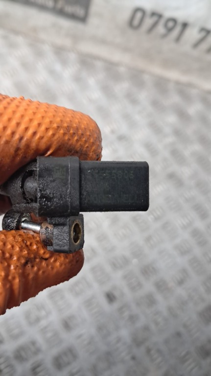 Senzor vibrochen Opel Astra J 1.6 benzina cod motor A16LET an 2010 cod 55555806