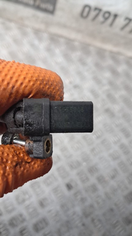 Senzor vibrochen Opel Astra J 1.6 benzina cod motor A16LET an 2010 cod 55555806