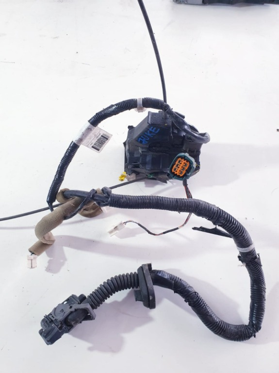 Senzori parcare bara spate Nissan Juke