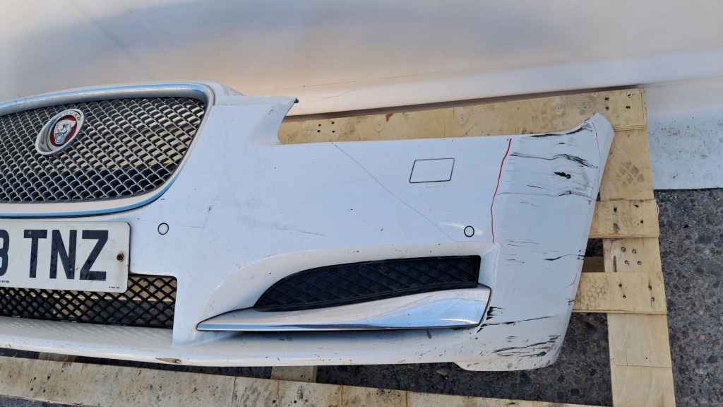 Senzori parcare cu cablaj bara fata Jaguar XF an 2014