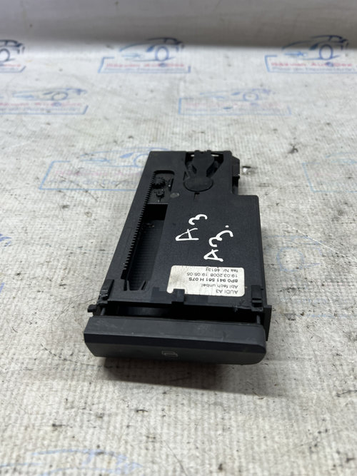 Sertar Bord Audi A3 8P 2008, 8P0941561H