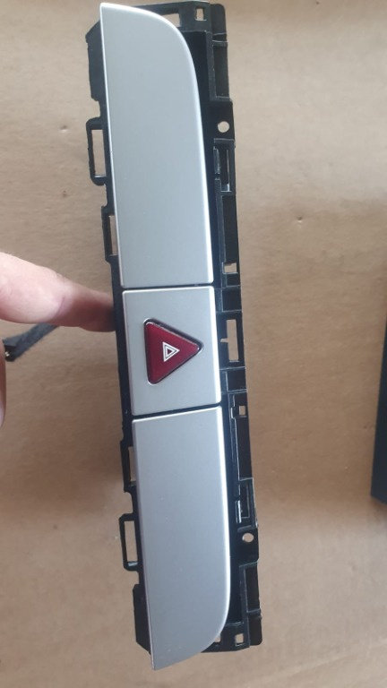 Sertar bord central Vw Passat B6 cod piesa : 3C0858407